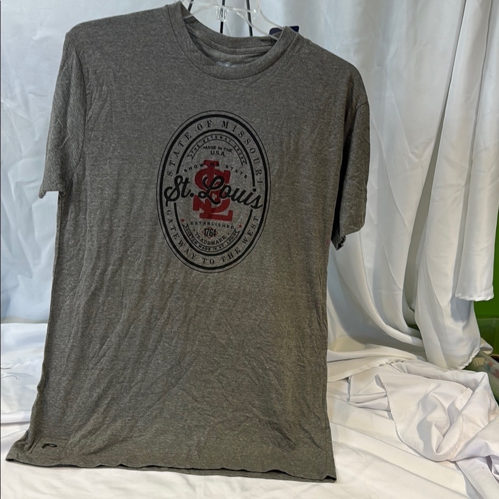 Unique St. Louis Graphic Gray T-Shirt w/ bottle opener inside shirt! Men’s, XL - Picture 11 of 12